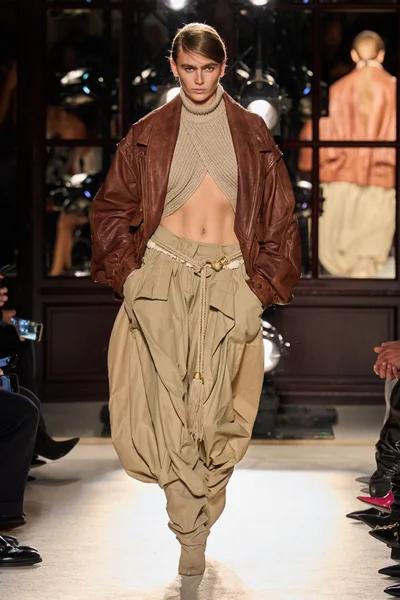 Look 28